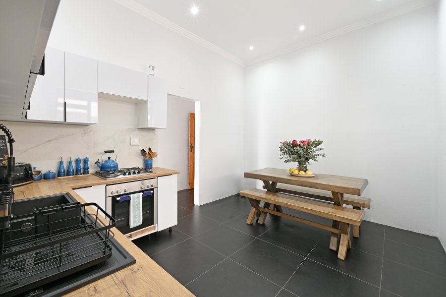 3 Bedroom Property for Sale in Sea Point Western Cape